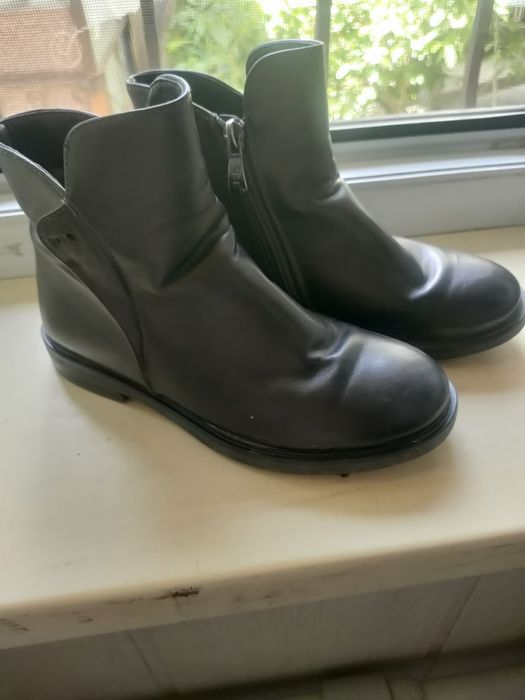 Продам обувь для девочки 33-34 размер