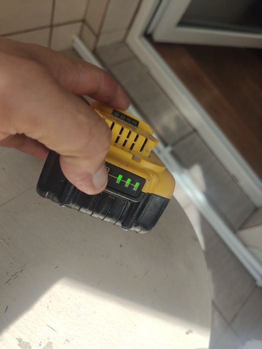 Acumulator DEWALT 18v 5 ah original.
