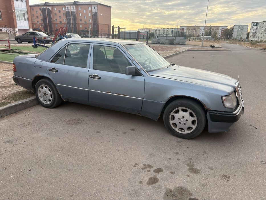 Мерседес 124 е200