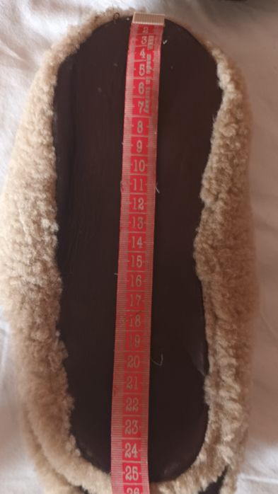 papuci de casa din piele bej si negrii