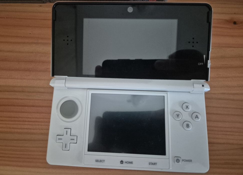Vând Nintendo 3DS modat