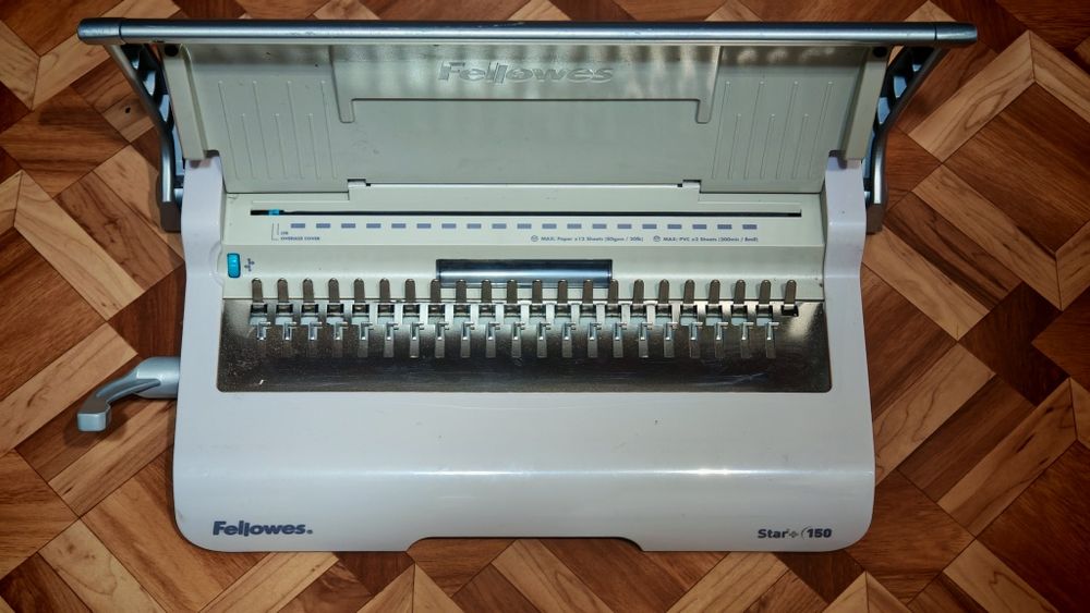 Maşină de legat manuală cu pieptene Fellowes Star 150 CRC 50065 
29