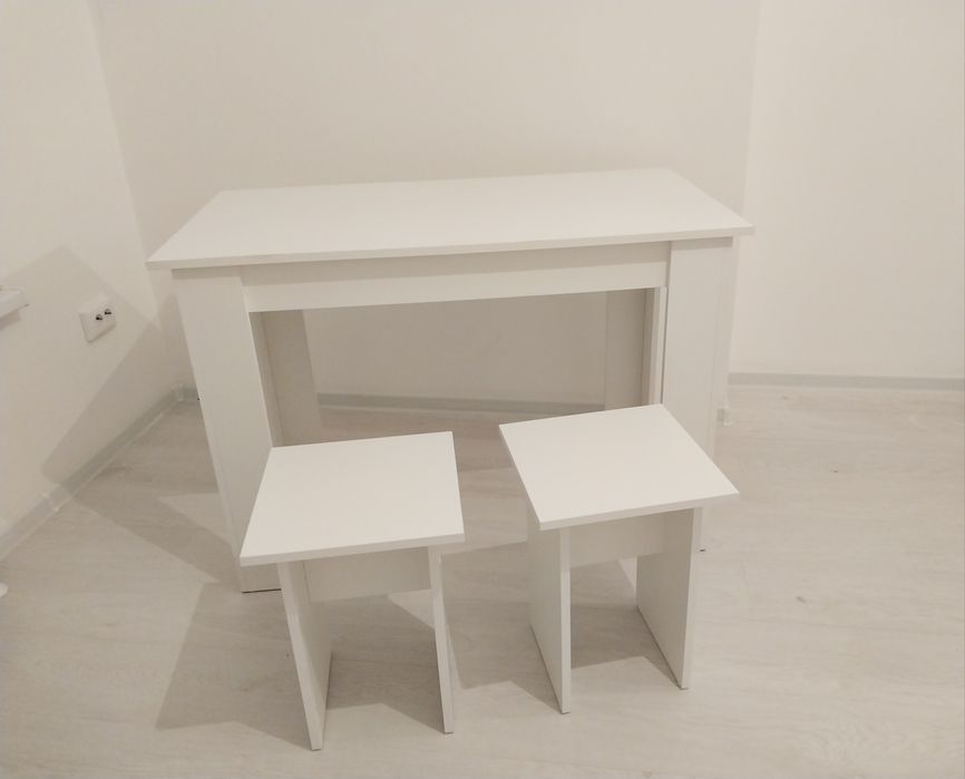 Стол со стульями