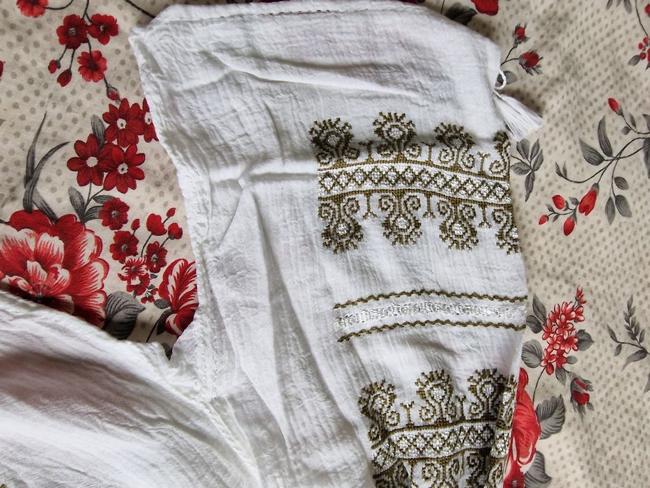 Ie traditionala romaneasca