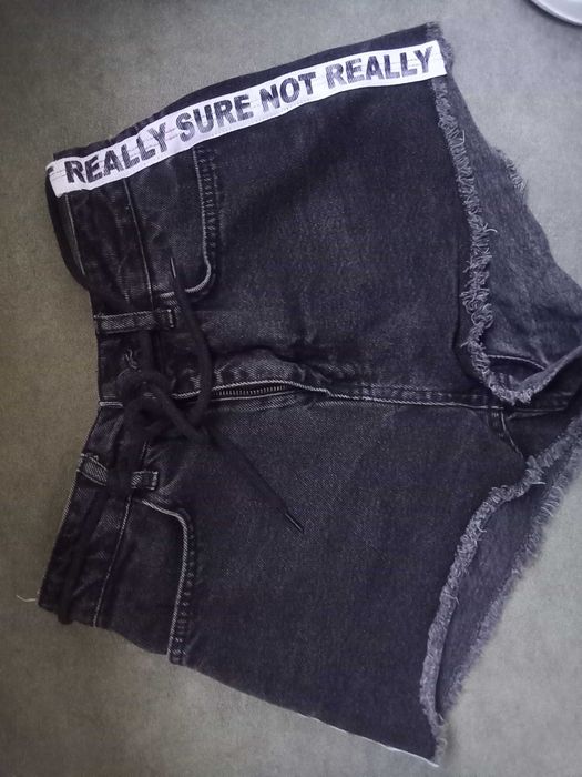 Къси панталонки за слаби дами