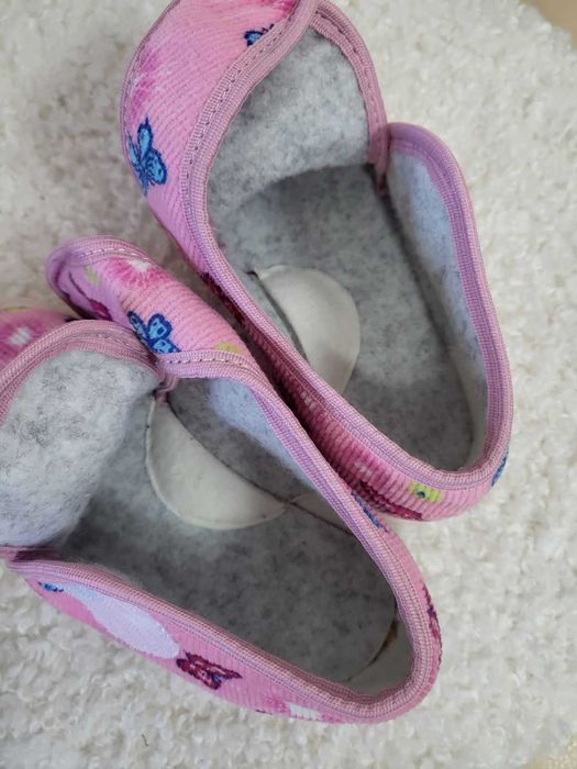 Нови пантофи беко - 25 номер - пеперуди