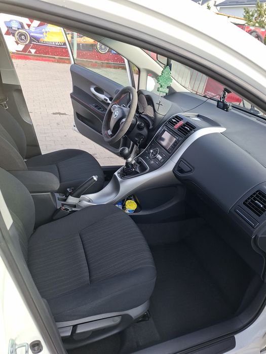 Vând  Toyota  Auris