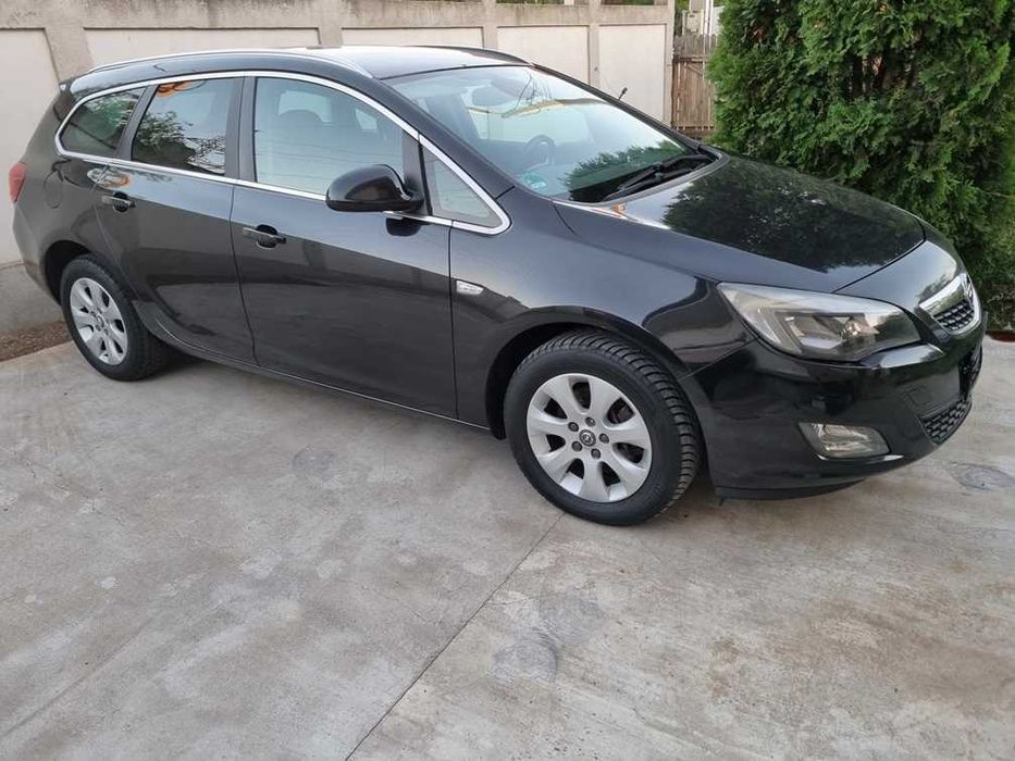 Opel Astra J 2012 dublu-climatronic, 1,7 diesel, 125 cai
