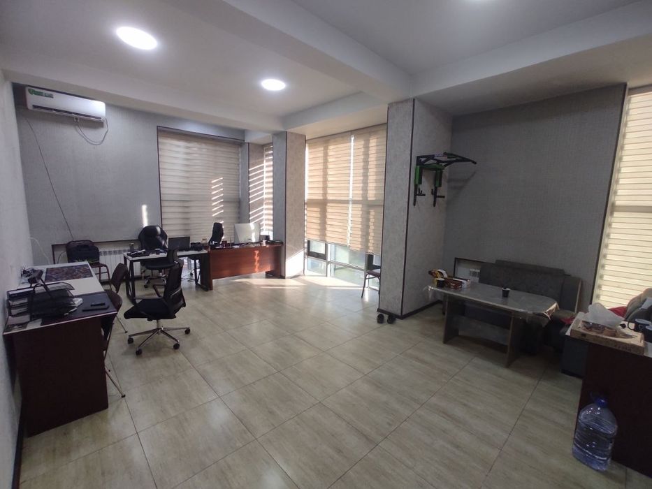 Аренда! Под офис 40м2.. Ор-р Тинчлик метро. Вдоль дороги!