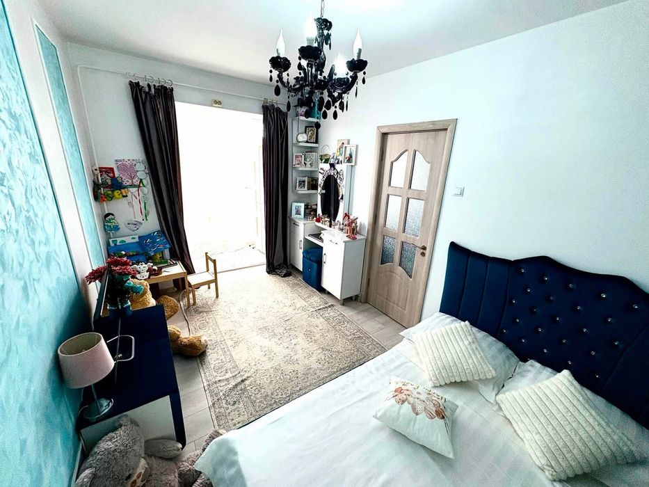 Se oferă spre vânzare un apartament de 2 camere semidecomandat, cu o suprafață utilă de 41,40 mp, plus balcon de 3,01 mp, situat in zona de vest.