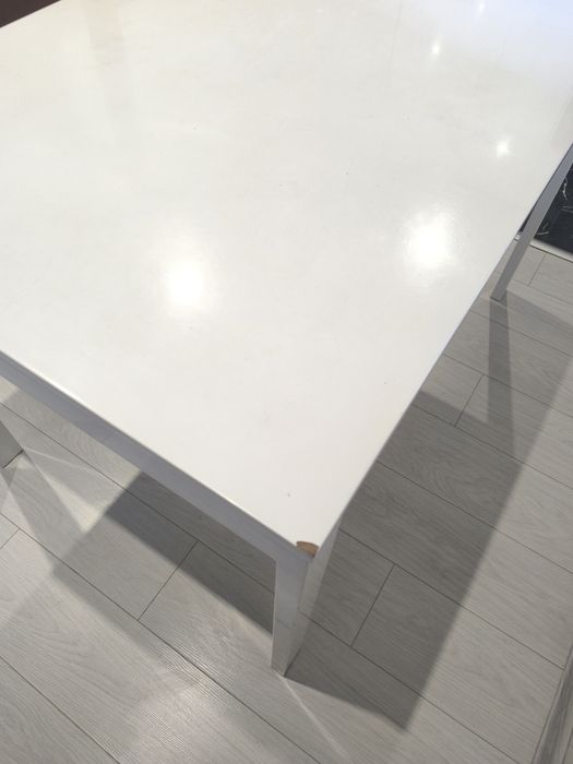 Разтегателна бяла трапезна маса гланц