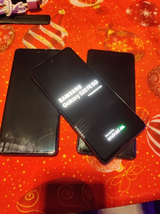 Samsung  galaxy  S20 FE 5 G men 128 gb si 6 gb rami pret bucata