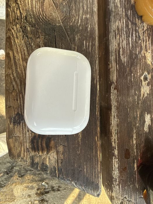 Продавам airpods 3 pro използвани са 1 месец