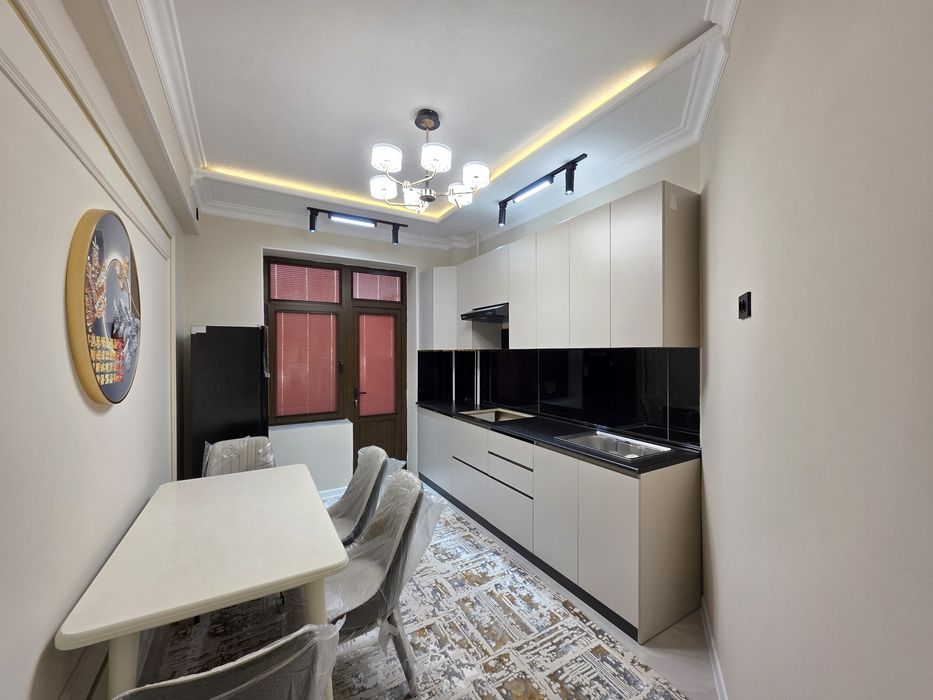 Продаётся 3х комнатная квартира 3 - этаже с лифтом. Богишамол