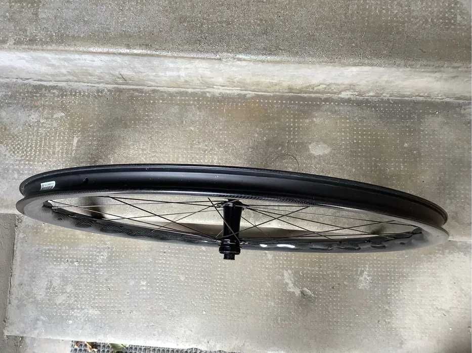 Roti carbon disc centerlock tubeless
