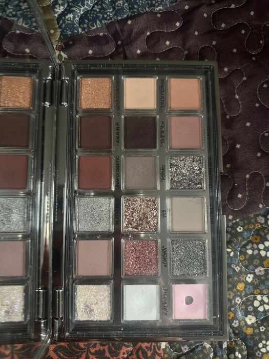Paleta de machiaj huda beauty
