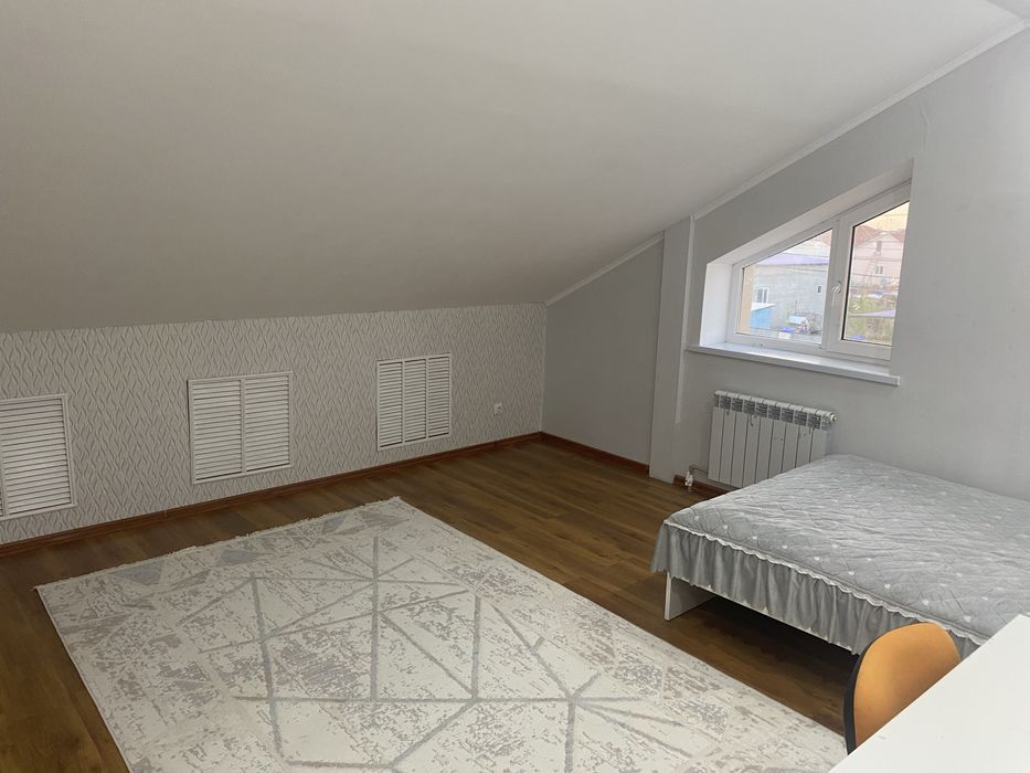 Дом мансардный большой