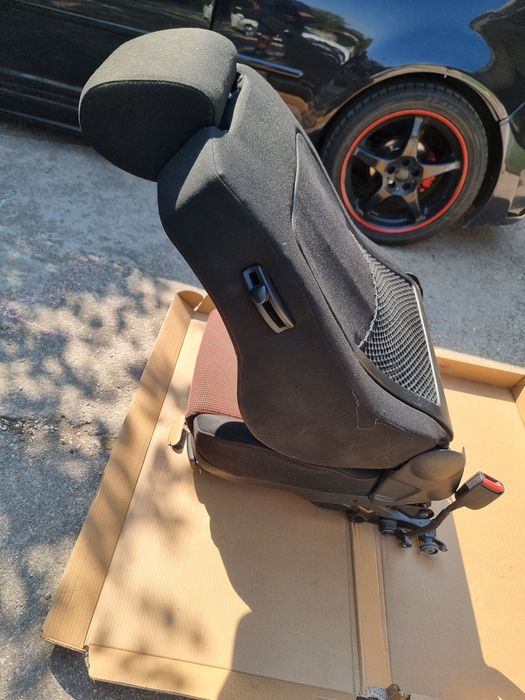 Дълбоко RECARO за двуврата