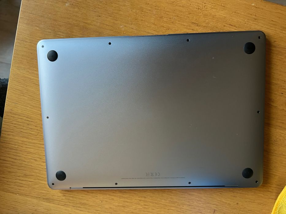 Продавам Macbook Air M1 с  16 GB памет