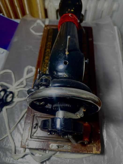 Продам швейную машинку