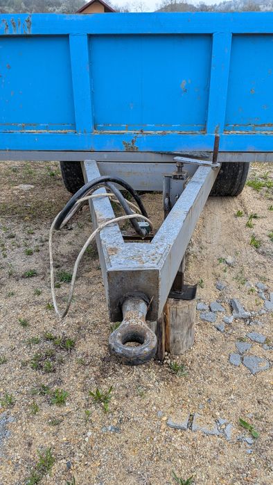 Vand remorca basculabila