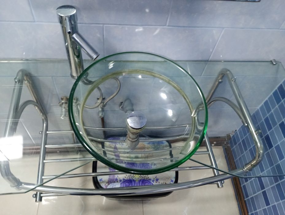 Chiuveta de sticla pentru baie