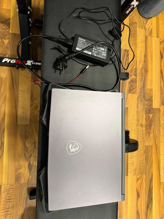 Laptop Gaming MSI Thin 15 | RTX 4050 (6GB) | i5 | 16GB RAM | 1 An Garanție, Ca Nou + cooler de racire gaming