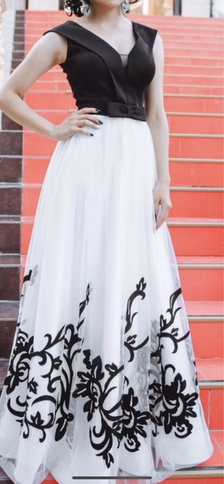 Стильное вечернее платье