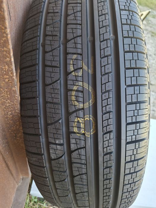 Продам шину 235/60/18 пирелли