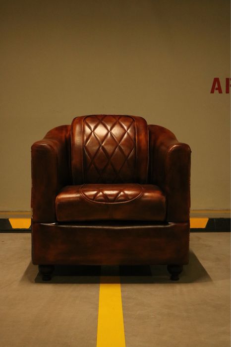 Canapea si fotoliu tip Chesterfield - piele naturala bizon - nouă