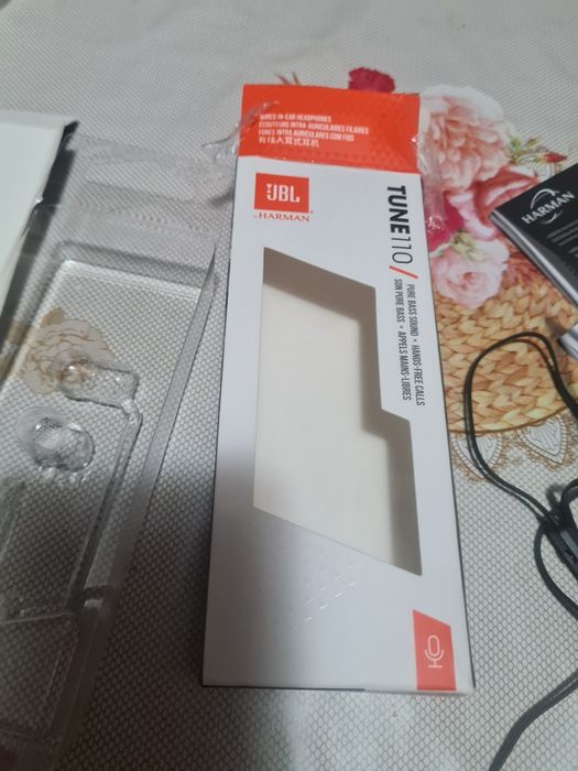 Casti cu fir JBL noi în cutie la 75 lei Timișoara