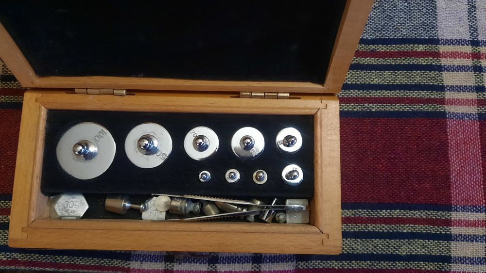 Продам лабораторный набор гирь