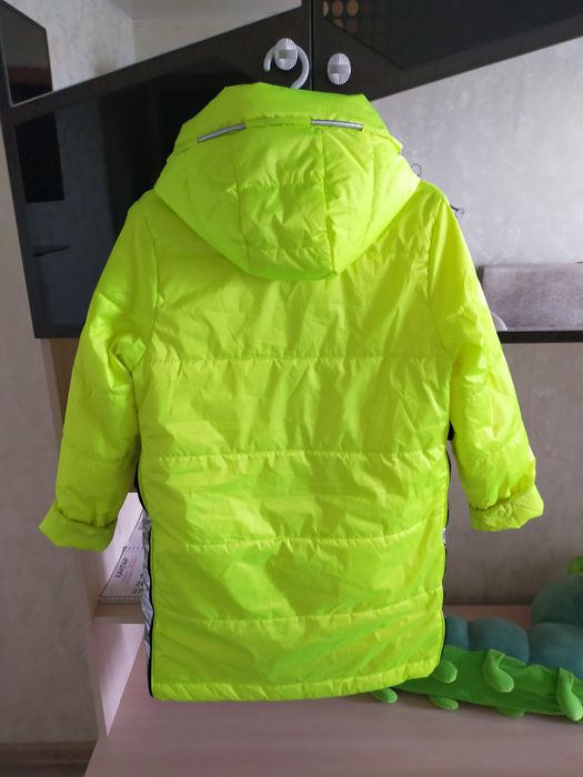 Продам куртку на девочку