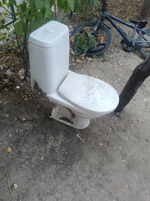 Унитаз в хорошем состояний