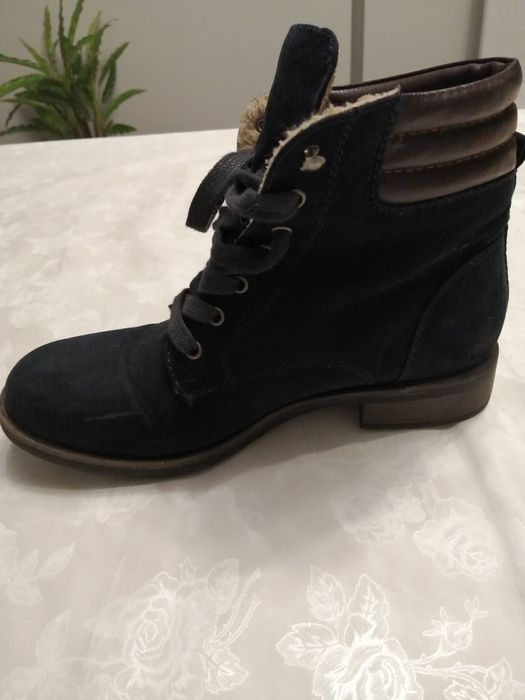 Боти и други обувки