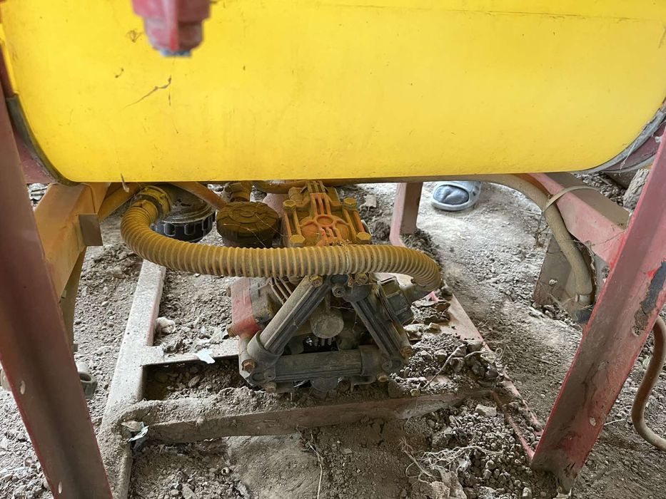 Продавам щангова пръскачка