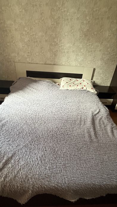 Продаи спальный гарнитур