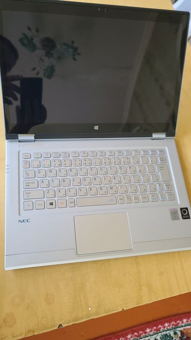 NEC LaVie Hybrid ZERO — 360° bukiladigan premium yapon ultrabuki