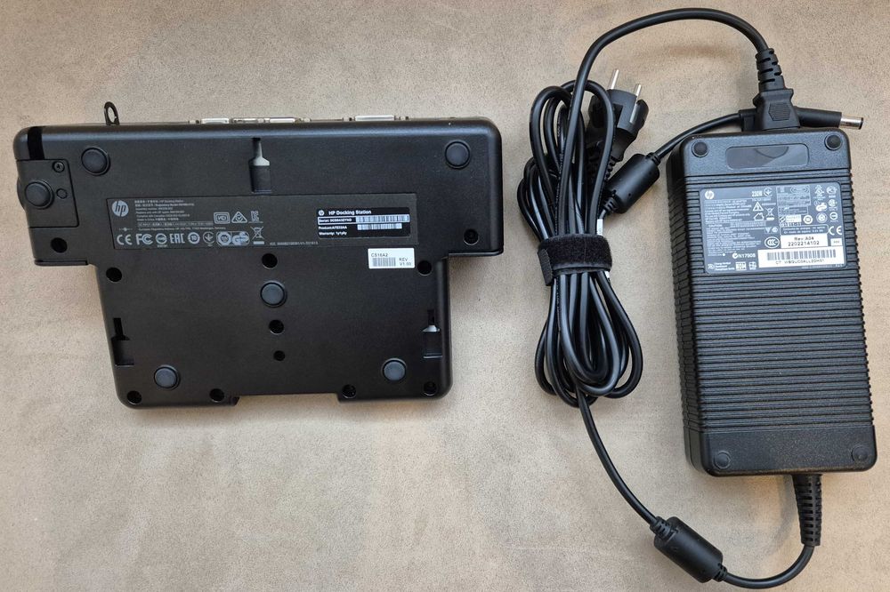 HP Docking Station + alimentator 230W / conditie EXCELENTA