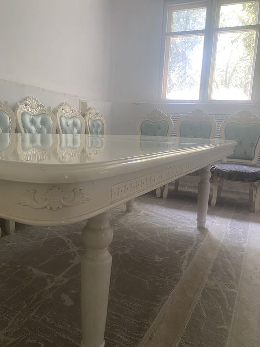 Срочно продам стол и стулья