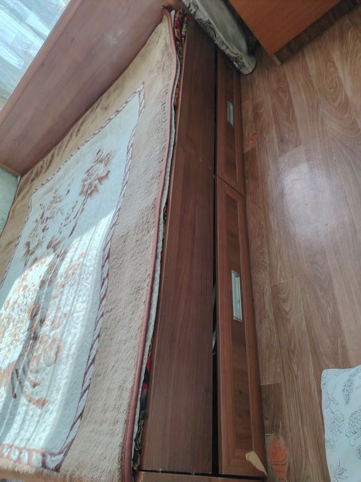 Кровать, 2 тумбы, зеркало