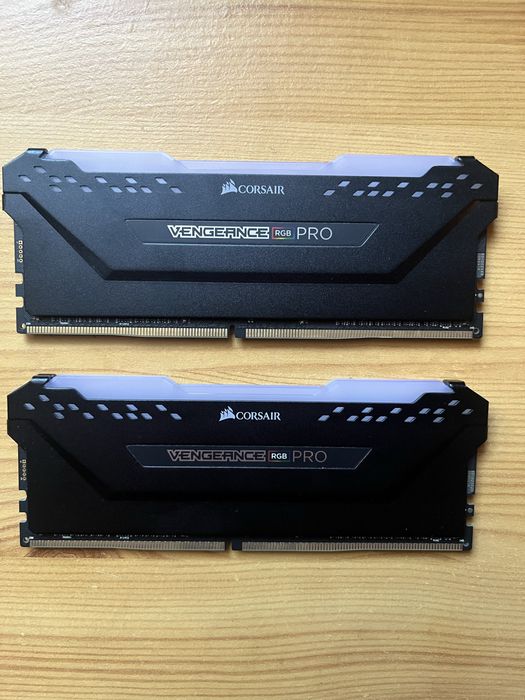 Memorie RAM Corsair Vengeance RGB PRO 32GB (2x16GB) DDR4 3000MHz CL15