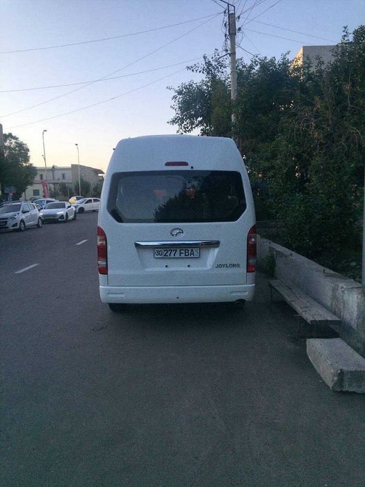 Minibus JOYLONG turismda ishlagan