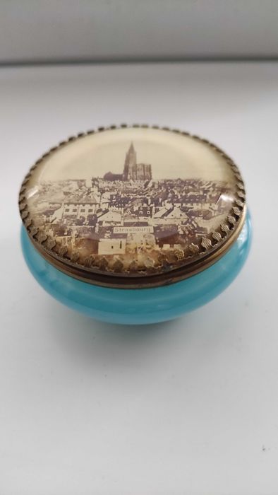 Кутийка за бижута и огледала