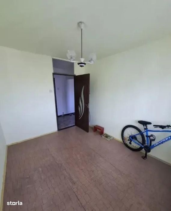 Centru Civic , 3 camere, decomandate, 77mp, 125000Euro