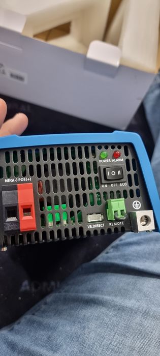 Инвектор за кола 12 волта 250 вата