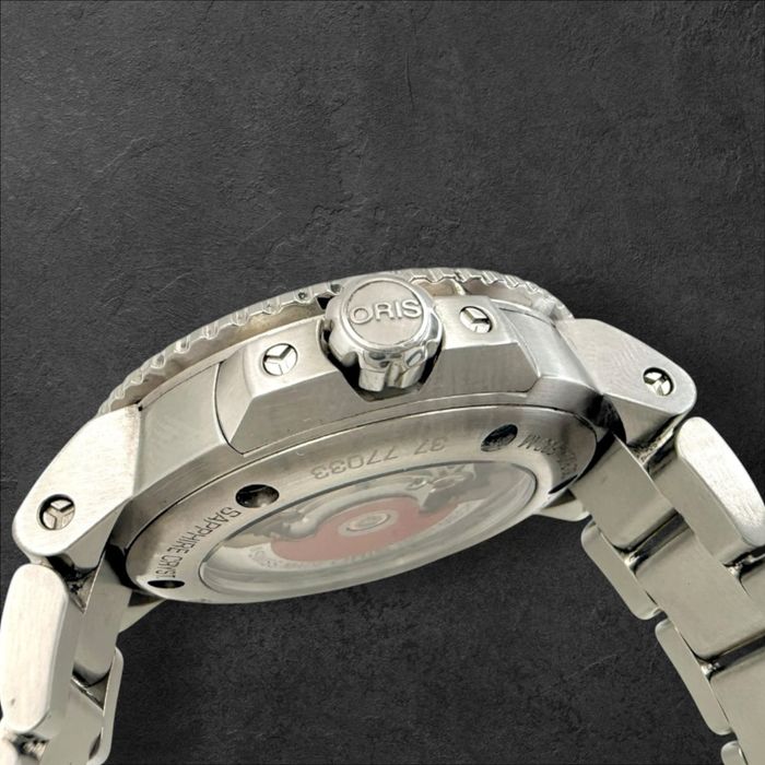 Oris Aquis Date 40.5mm – Black Ceramic / Steel