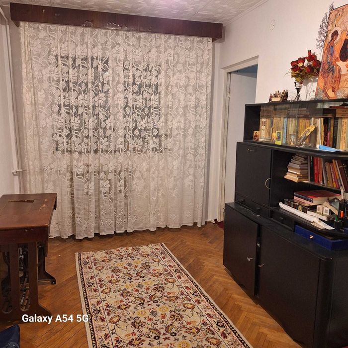Vanzare apartament 3 camere, zona Alunis