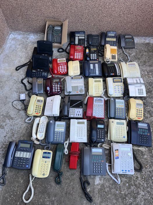 Telefoane vechi cu fir, unele NOS
