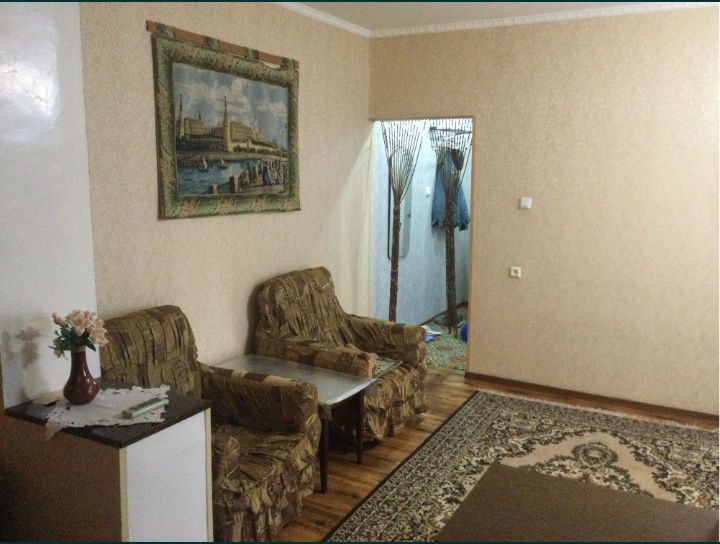 Сдаю посуточно 1кв в 12 мкр,дом 15